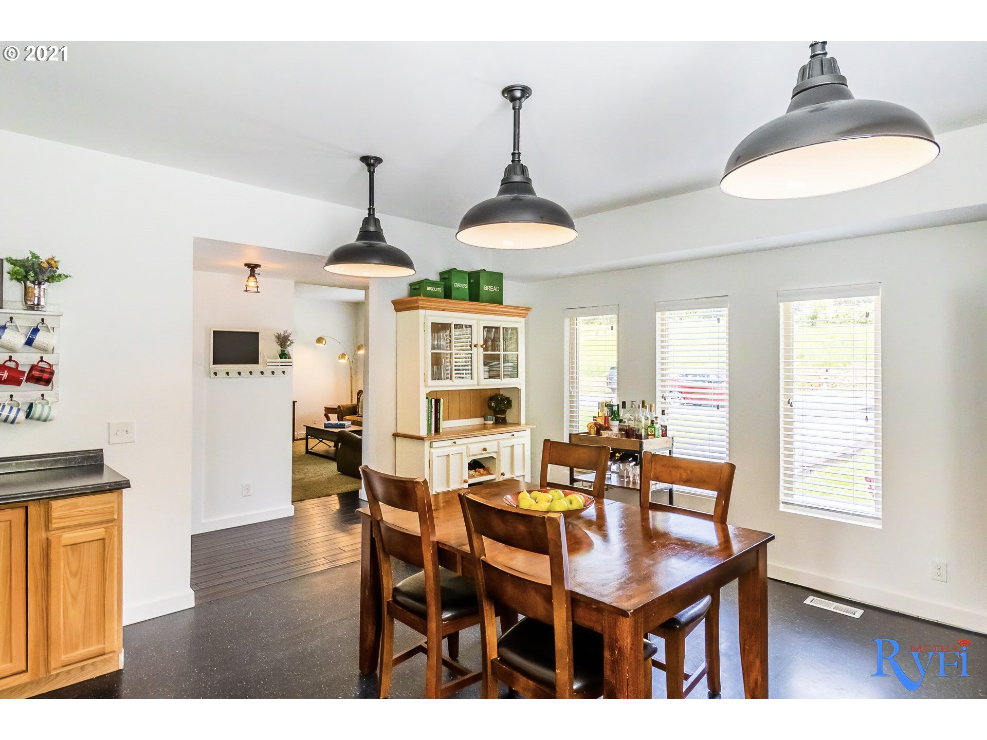 1221 Cloverdale Road Kalama, WA 98625 - Photo 11 of 32 Gallery Image 11