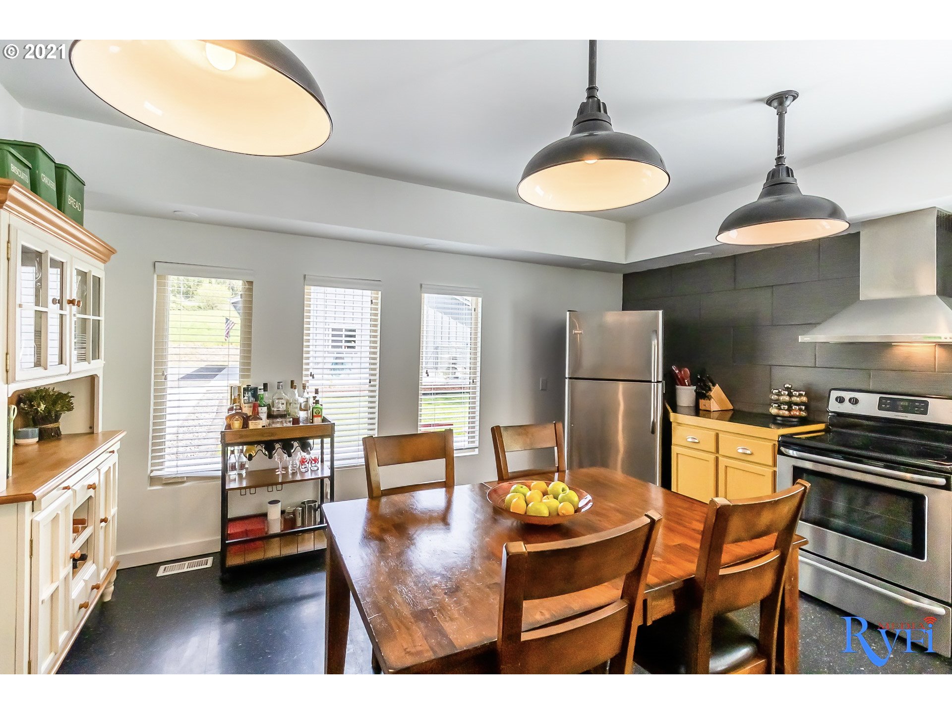 1221 Cloverdale Road Kalama, WA 98625 - Photo 10 of 32 Gallery Image 10