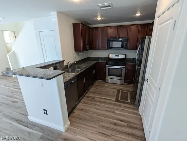 $2,000 | 10807 Mason Hill Avenue, Las Vegas, NV 89166