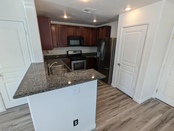 $2,000 | 10807 Mason Hill Avenue, Las Vegas, NV 89166
