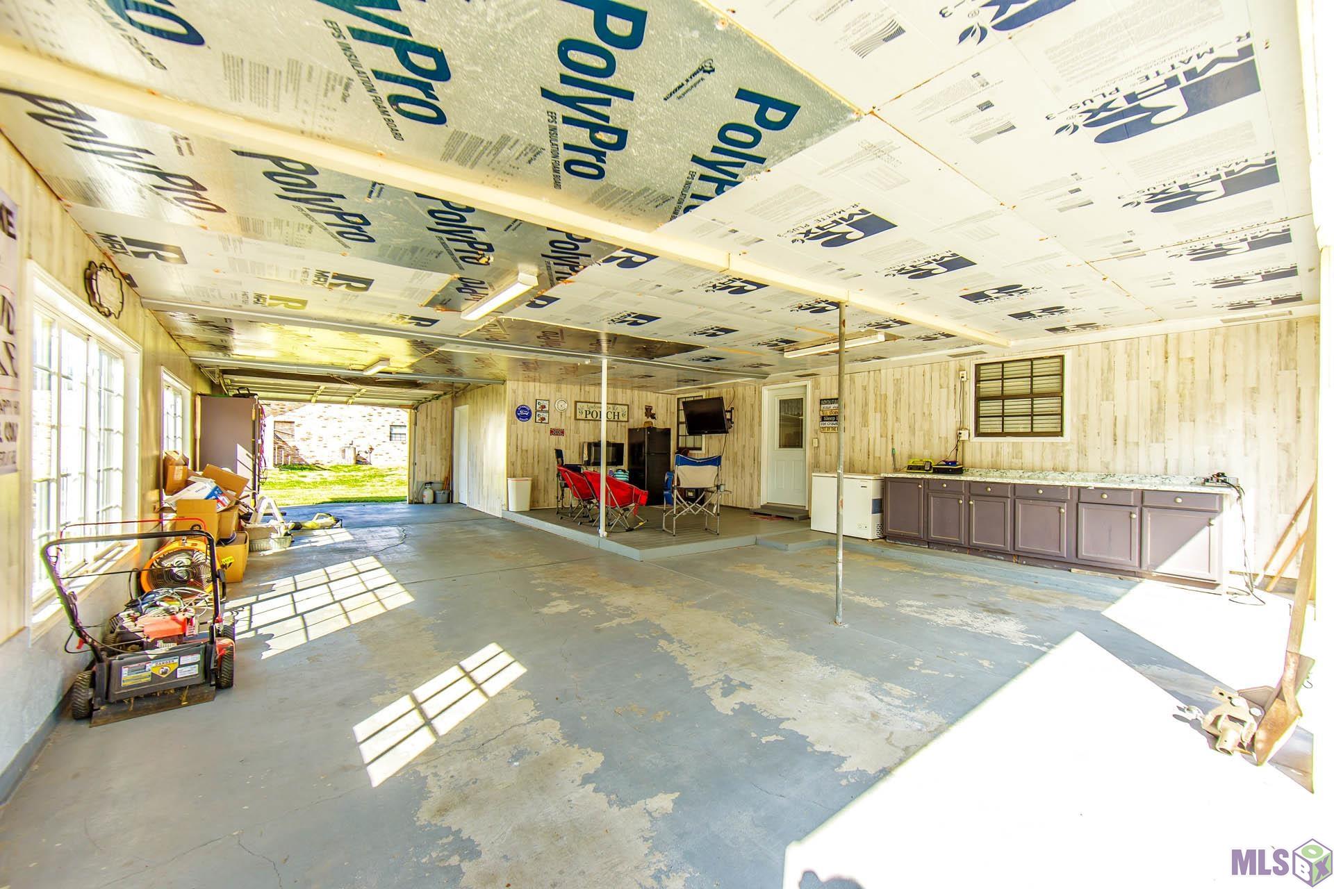 2527 Bayou Blue Road Houma, LA 70364 - Photo 12 of 20 Carport and Patio