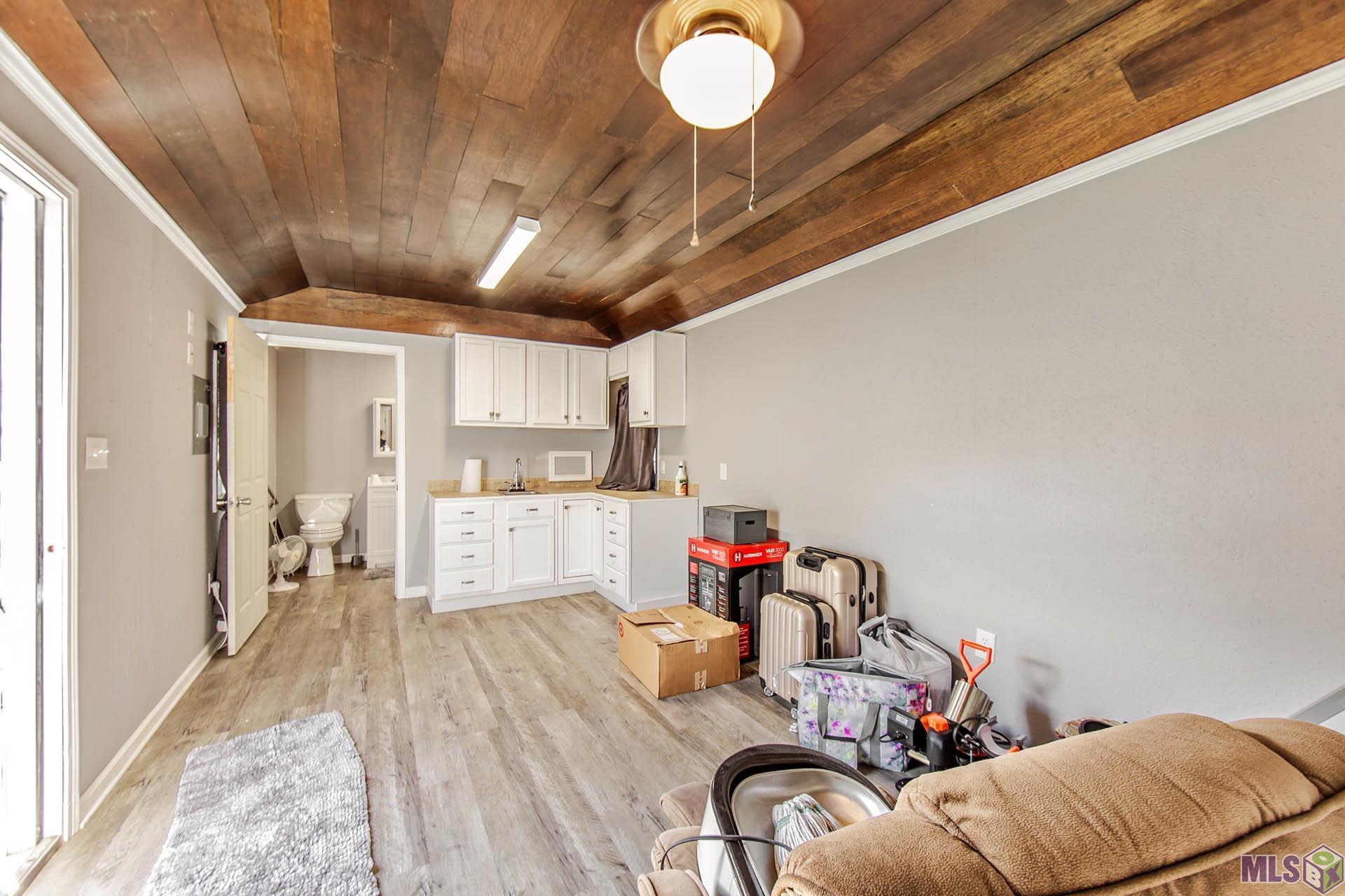 2527 Bayou Blue Road Houma, LA 70364 - Photo 17 of 20 Kitchen and Living Room