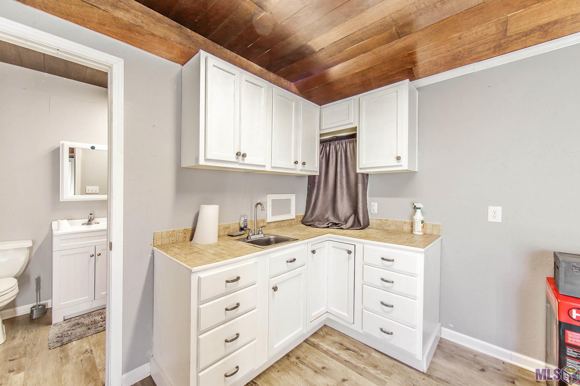 2527 Bayou Blue Road Houma, LA 70364 - Photo 18 of 20 Kitchen