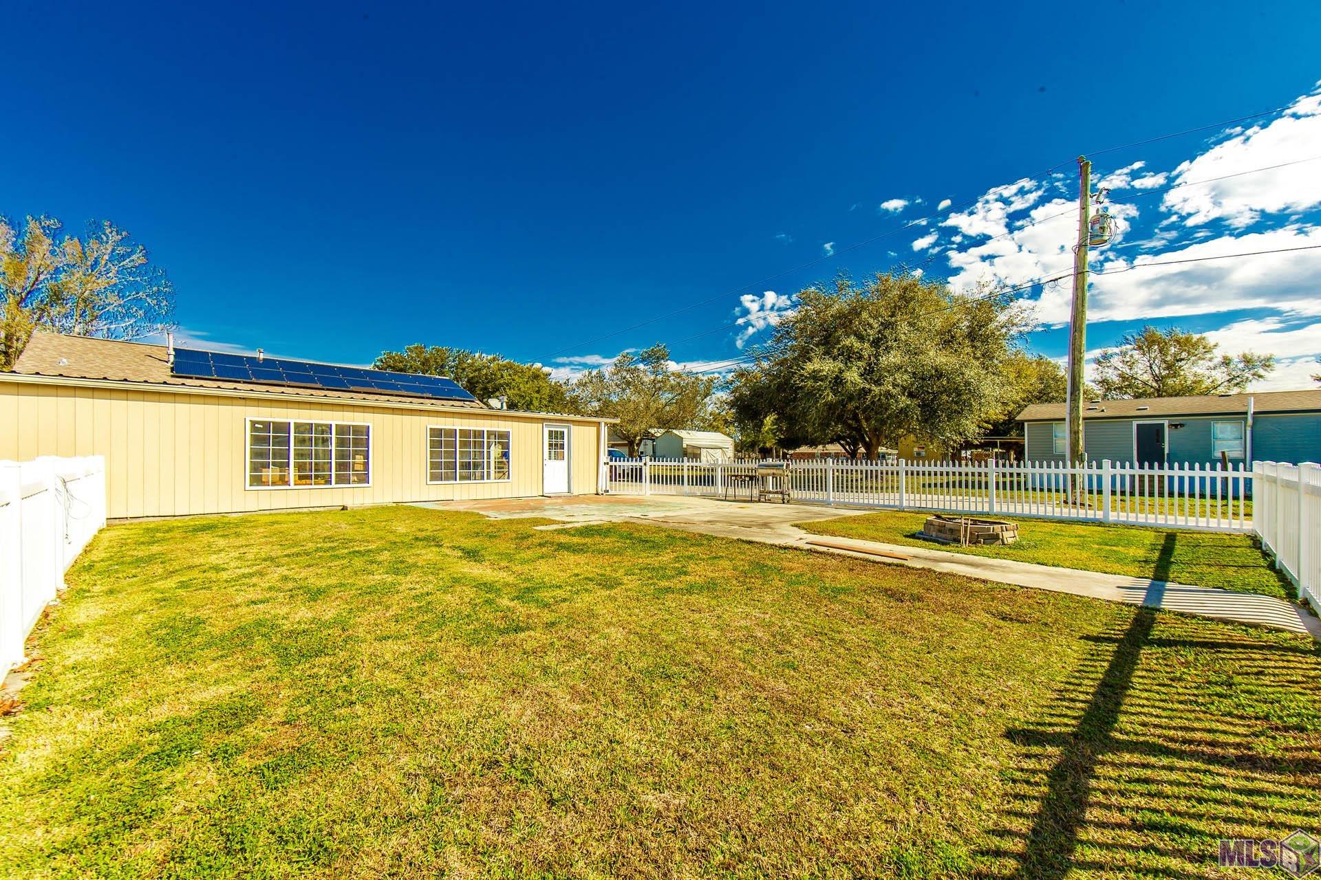 2527 Bayou Blue Road Houma, LA 70364 - Photo 2 of 20 Back Patio