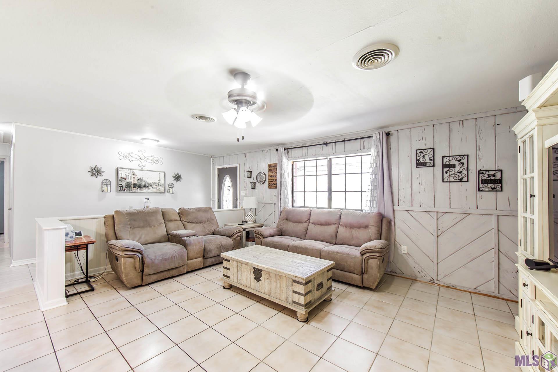 2527 Bayou Blue Road Houma, LA 70364 - Photo 6 of 20 Living Room