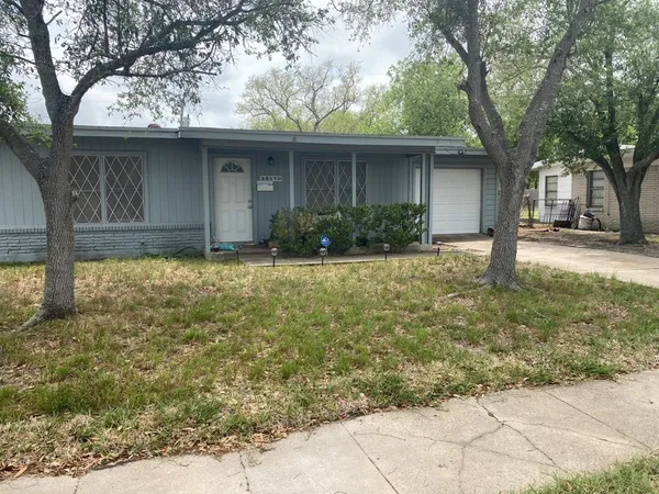 a front view of house with yard