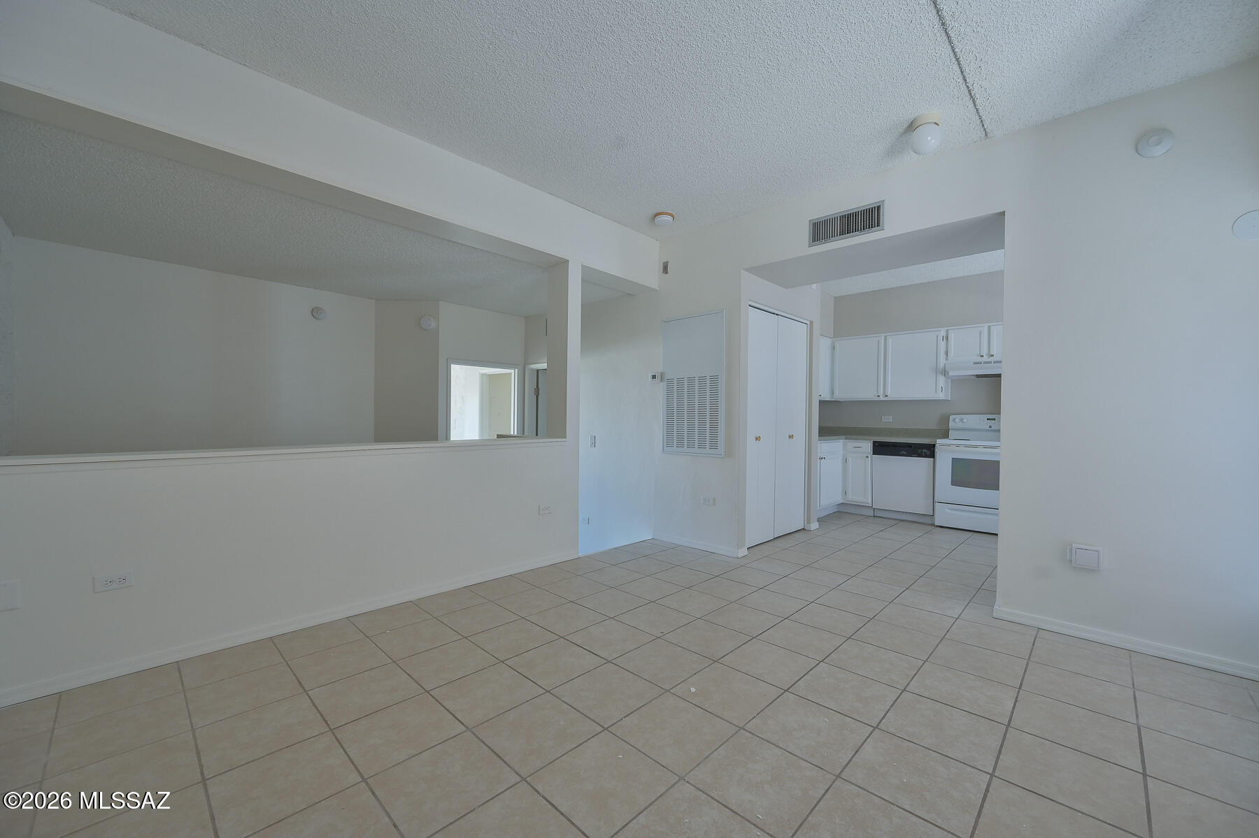 7777 East Golf Links Road, Unit 2308 Tucson, AZ 85730 - Photo 3 of 37 a view of empty room with kitchen