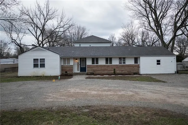 $275,000 | 18 Southwest County Rd Bb, Warrensburg, MO 64093
