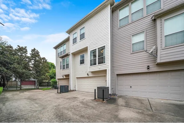 $384,900 | 3023 Austin Street, Houston, TX 77004