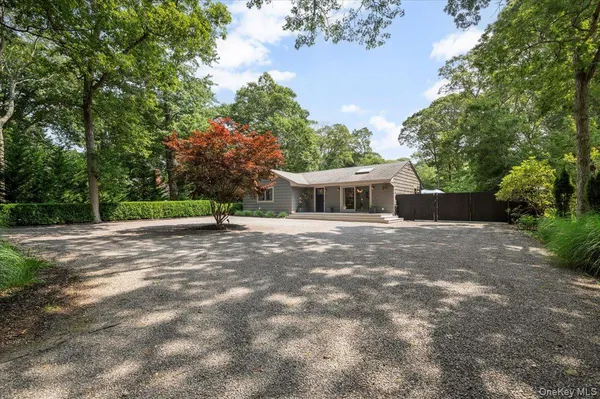 $1,899,000 | 94 Hands Creek Road, East Hampton, NY 11937