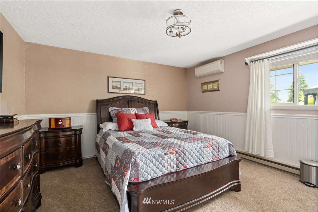 105 Ribelin Road Chehalis, WA 98532 - Photo 15 of 27 a bedroom with a bed and a table in it