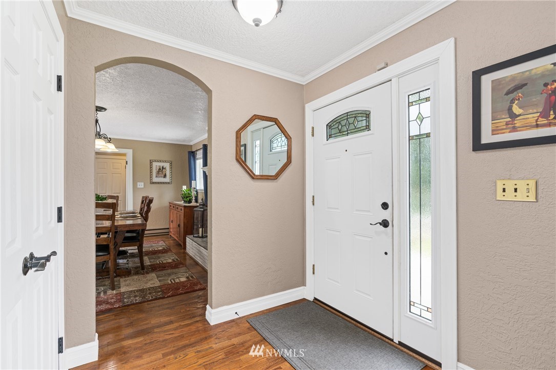 105 Ribelin Road Chehalis, WA 98532 - Photo 5 of 27 a view of a hallway with interior of the house