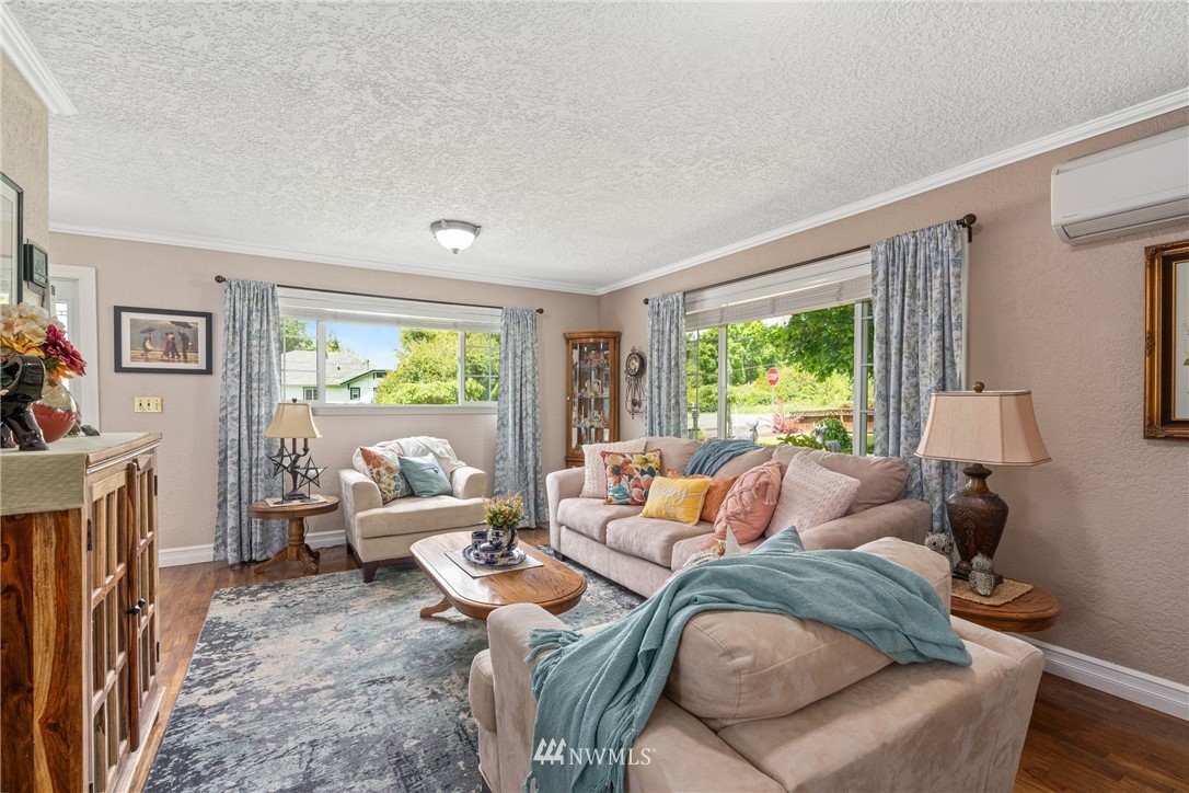 105 Ribelin Road Chehalis, WA 98532 - Photo 7 of 27 a living room with furniture and a large window