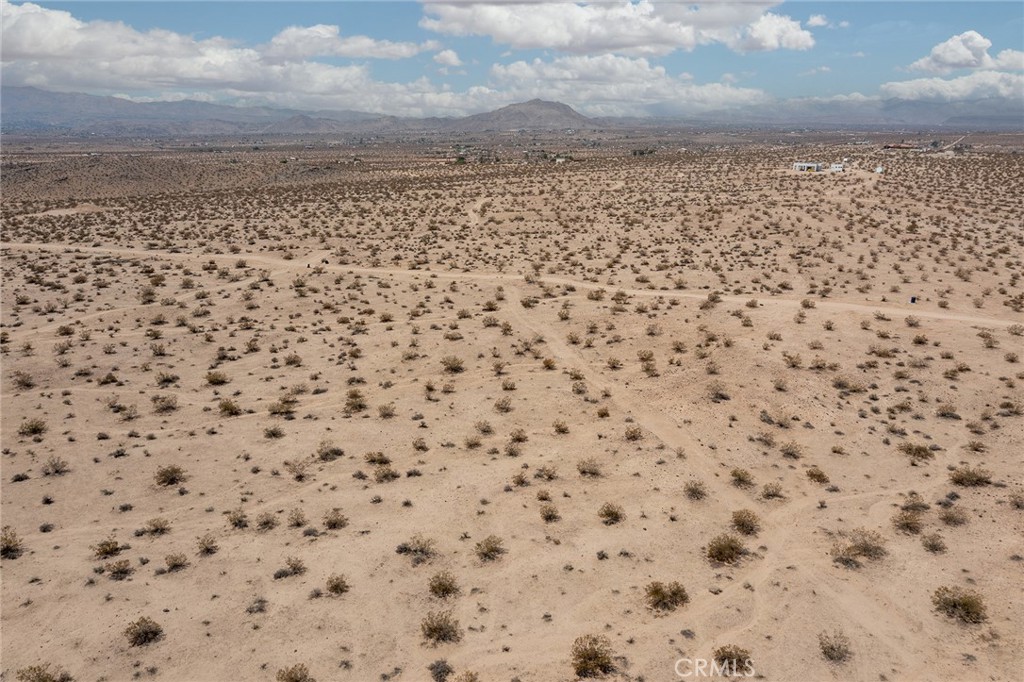 2549 Delaware Avenue Joshua Tree, CA 92252 - Photo 14 of 18 a view of a pathway