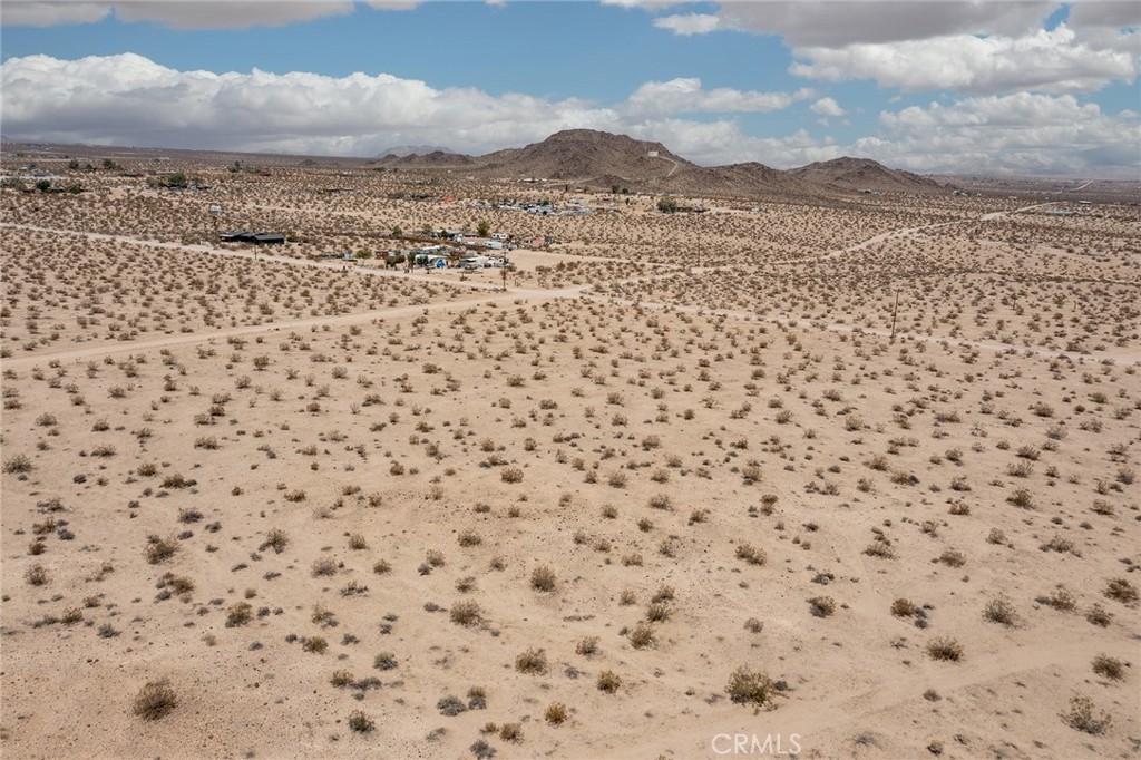 2549 Delaware Avenue Joshua Tree, CA 92252 - Photo 10 of 18 a view of a sky view