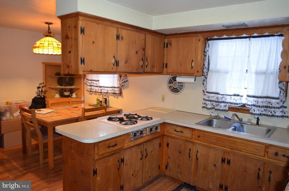319 Lyndhurst Road York, PA 17402 - Photo 3 of 11 Gallery Image 3