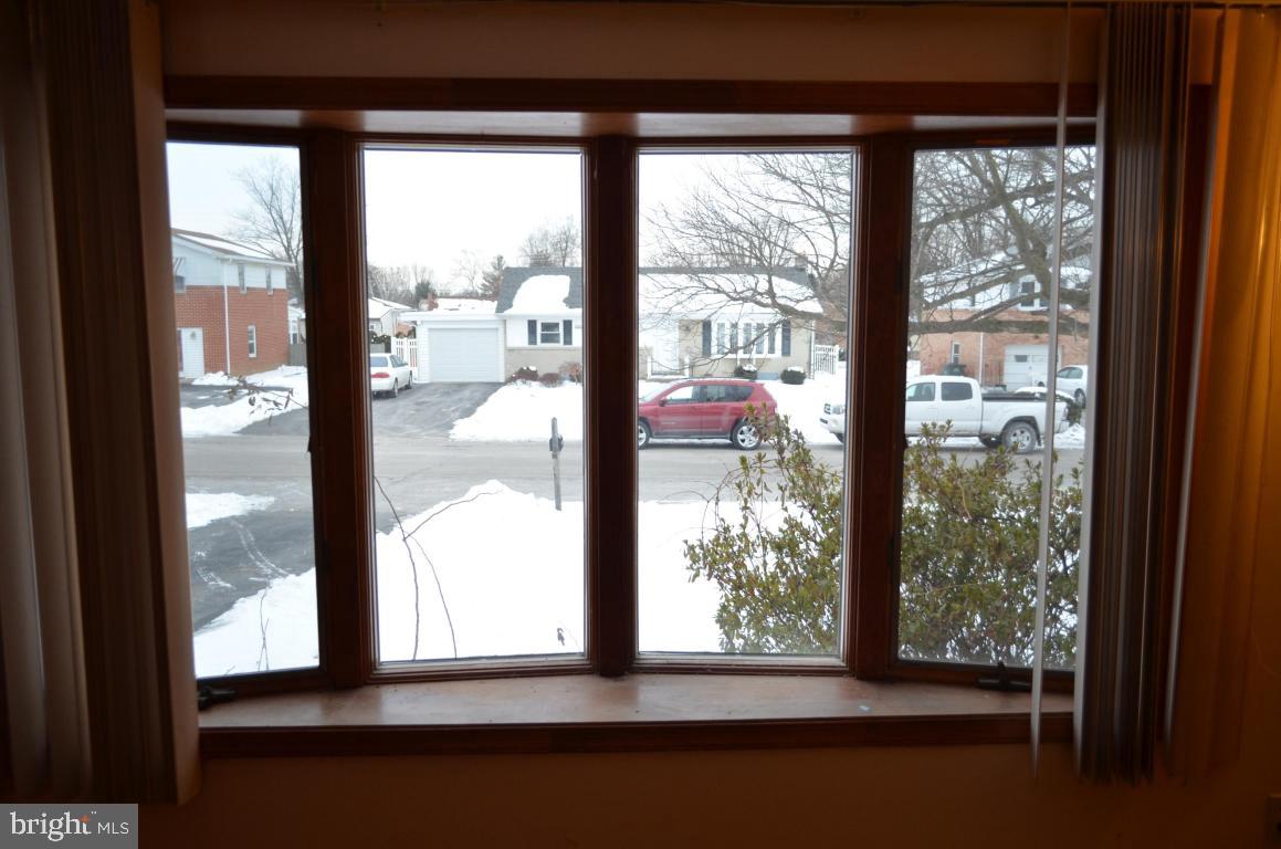 319 Lyndhurst Road York, PA 17402 - Photo 5 of 11 Gallery Image 5