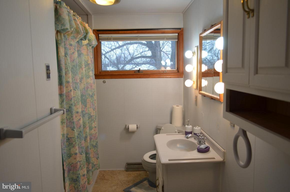 319 Lyndhurst Road York, PA 17402 - Photo 9 of 11 Gallery Image 9