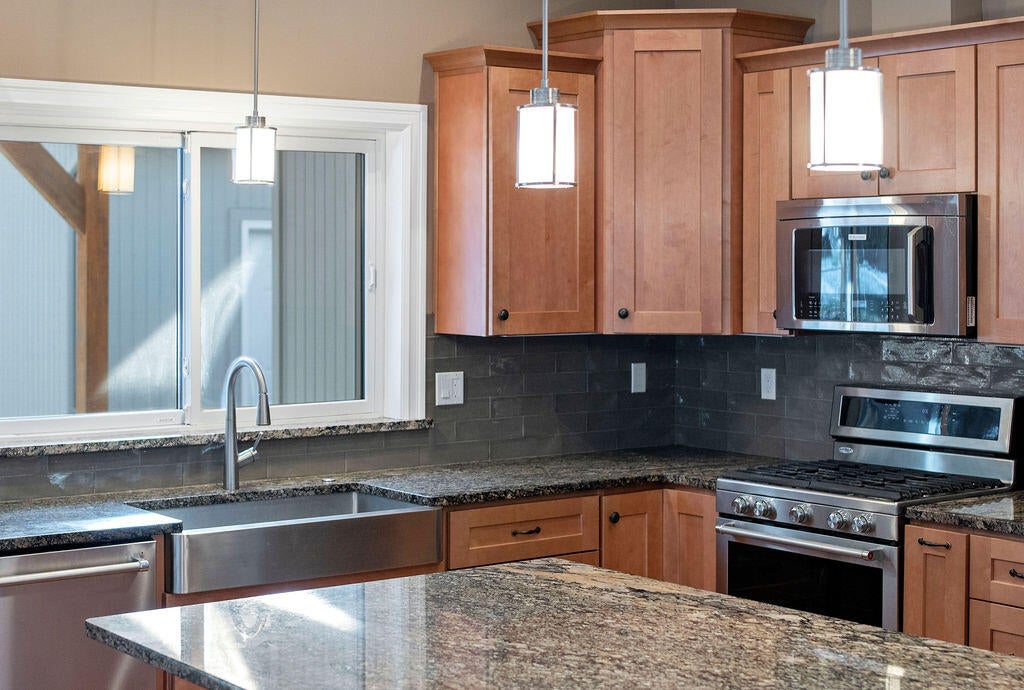 63620 Boyd Acres Road Bend, OR 97701 - Photo 4 of 53 Kitchen