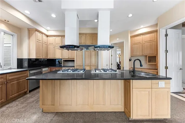 $1,990,000 | 779 Coral Tree Way, Upland, CA 91784