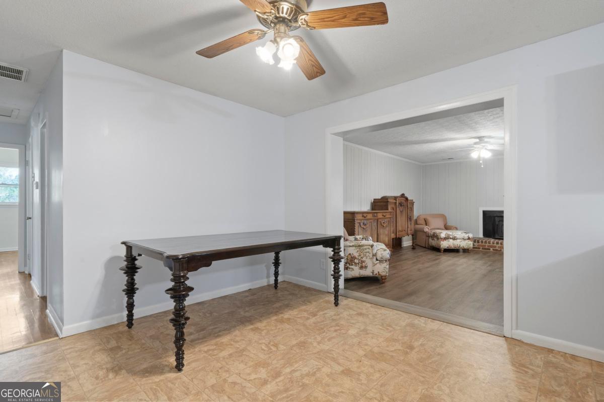 3021 Penfield Road Greensboro, GA 30642 - Photo 16 of 50 a living room with furniture and a rug