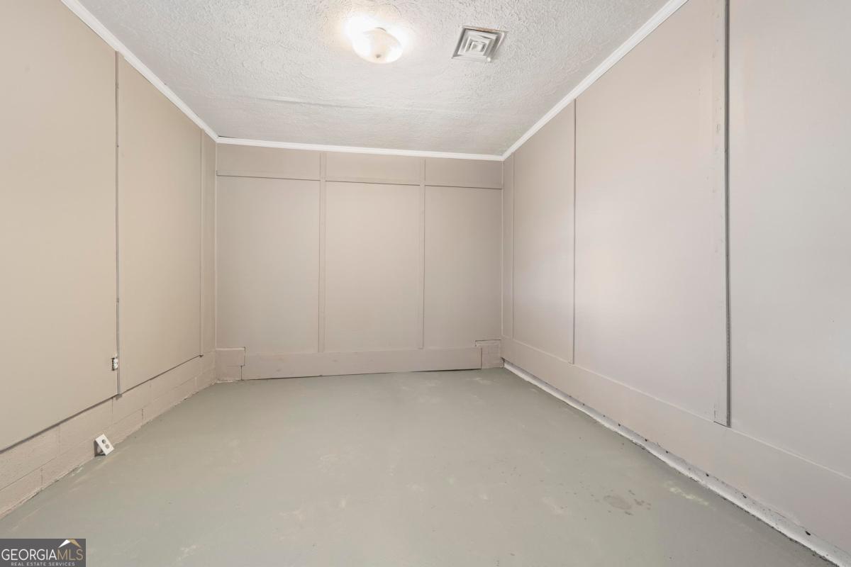 3021 Penfield Road Greensboro, GA 30642 - Photo 37 of 50 an empty room with a empty space