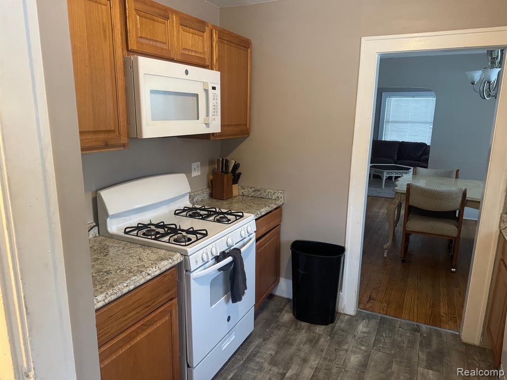 970 Perry Street Flint, MI 48504 - Photo 6 of 18
