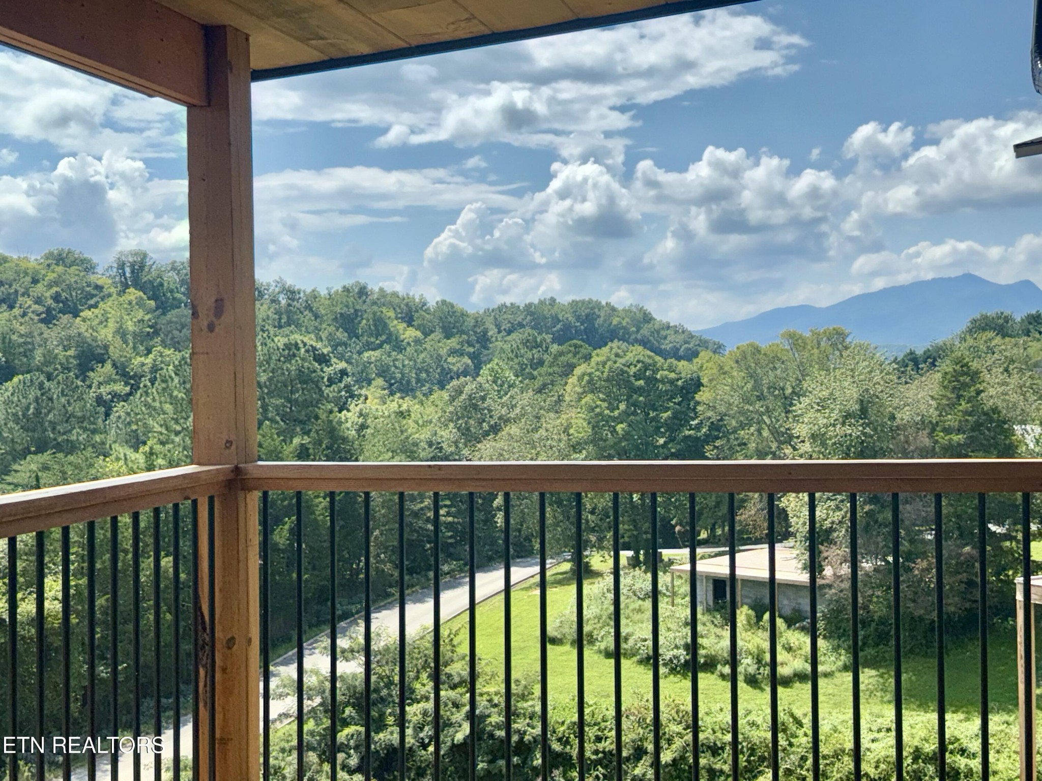 1587 Rainbow Ridge Way Sevierville, TN 37862 - Photo 3 of 33 Gallery Image 3