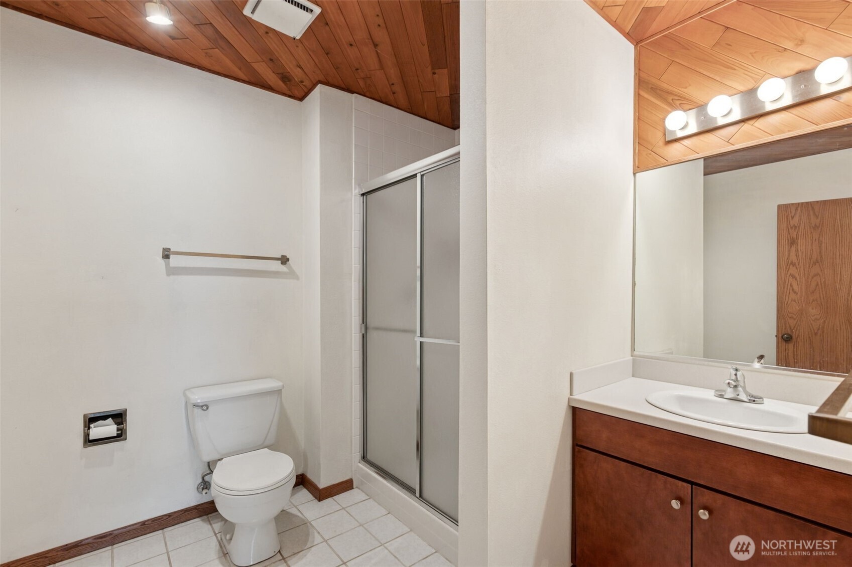 5019 East Mercer Way Mercer Island, WA 98040 - Photo 21 of 31 a bathroom with a toilet a sink and mirror