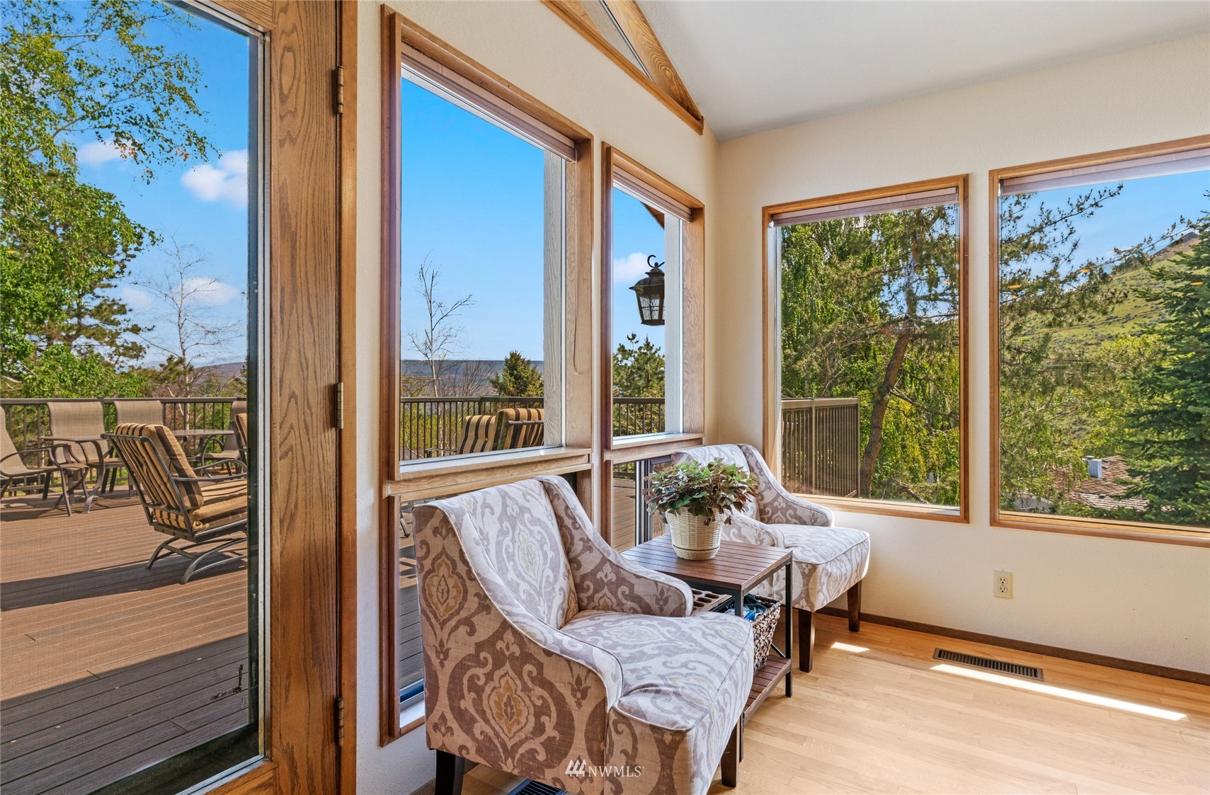 1009 Canyonside Road Wenatchee, WA 98801 - Photo 11 of 37 Gallery Image 11