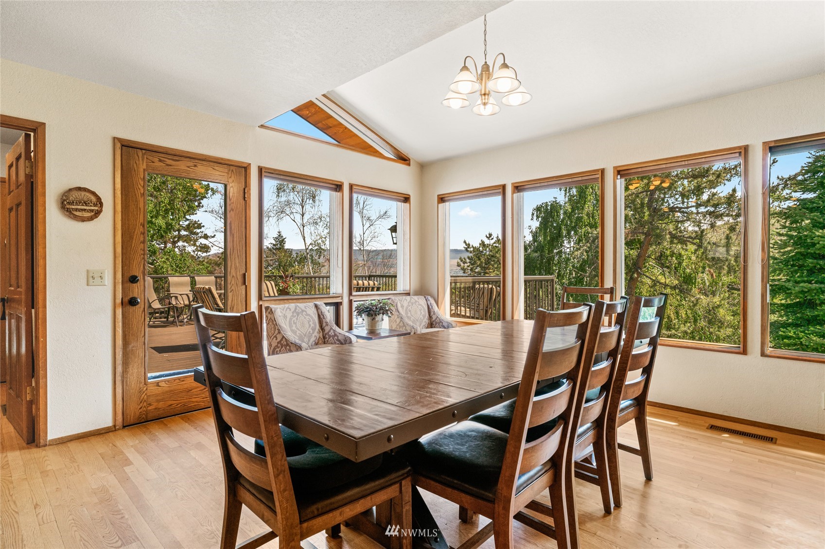 1009 Canyonside Road Wenatchee, WA 98801 - Photo 9 of 37 Gallery Image 9