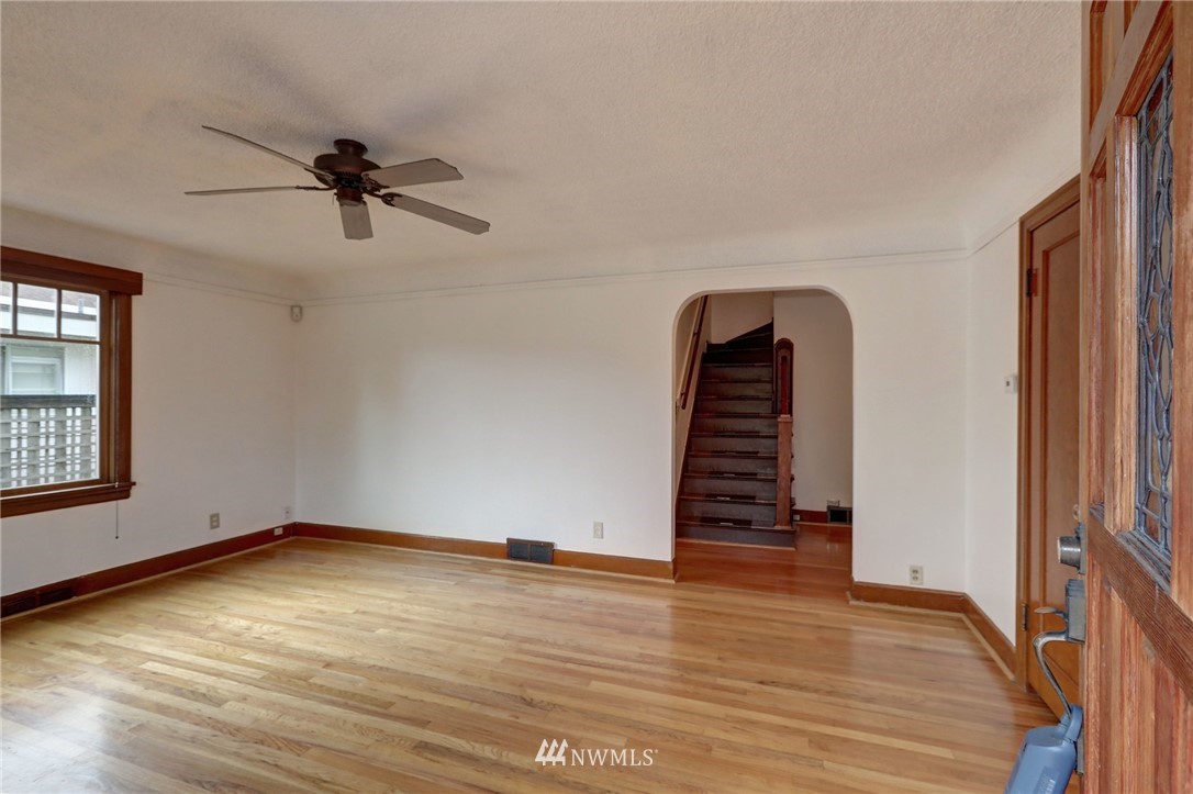 235 Wells Avenue North Renton, WA 98057 - Photo 3 of 23 Gallery Image 3