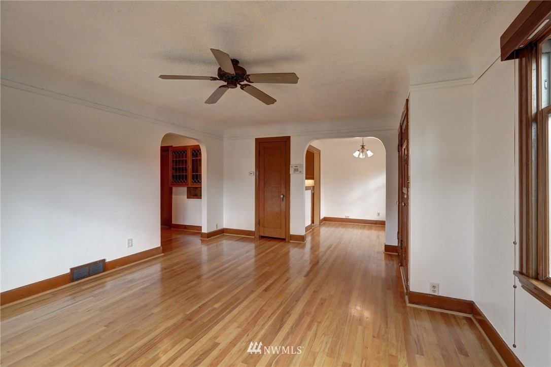 235 Wells Avenue North Renton, WA 98057 - Photo 5 of 23 Gallery Image 5