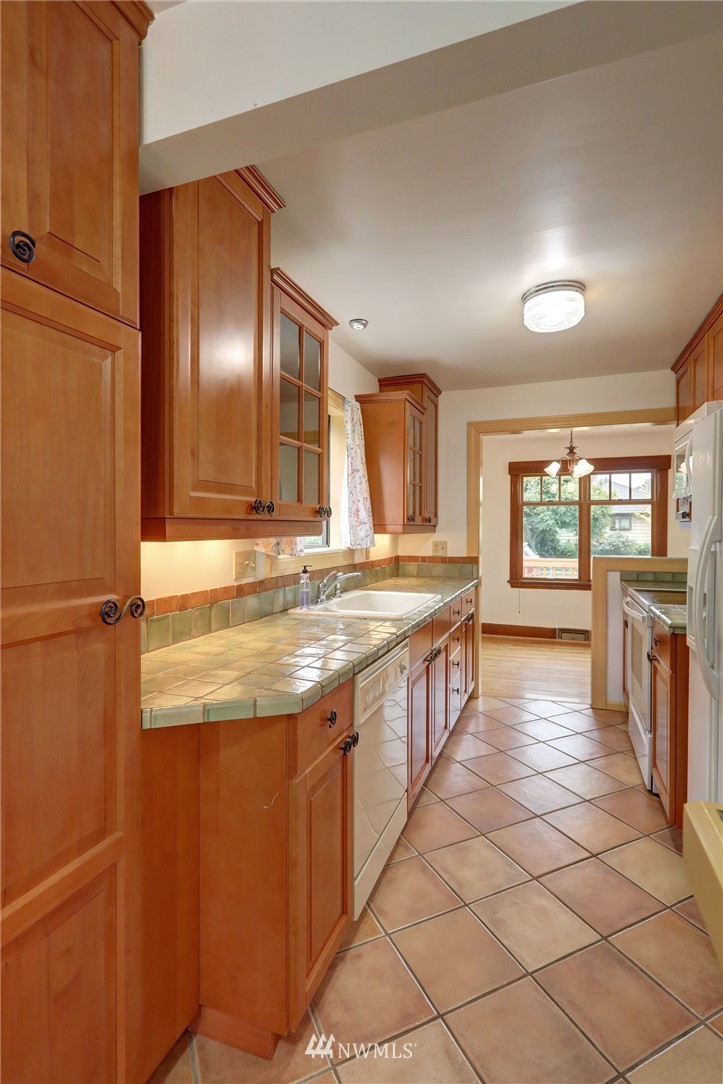 235 Wells Avenue North Renton, WA 98057 - Photo 8 of 23 Gallery Image 8