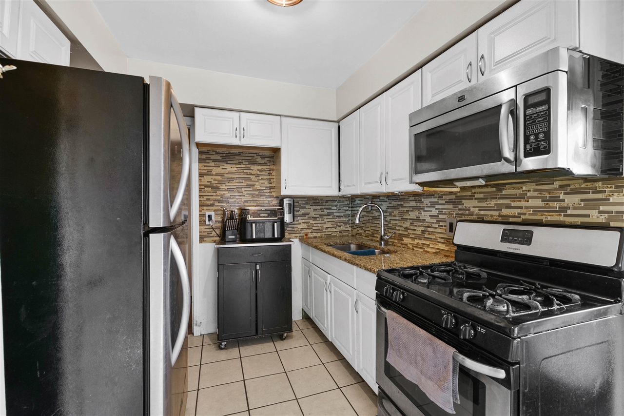 12261 Lansdowne Street Detroit, MI 48224 - Photo 14 of 22