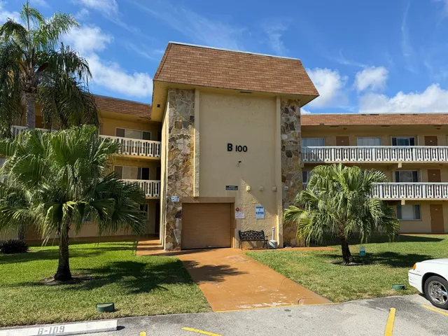 $157,900 | 100 Village Green Circle East, Unit 312, Palm Springs, FL 33461