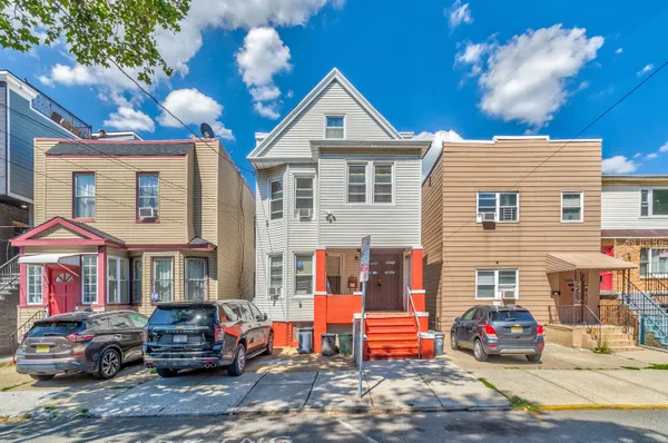$2,500 | 27 Romaine Avenue, Unit 2, Jersey City, NJ 07306