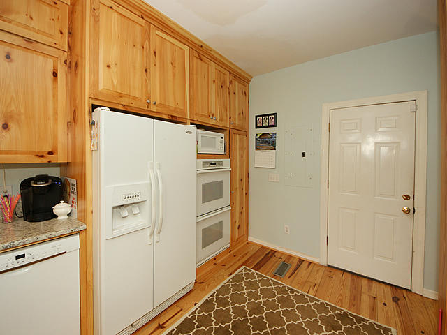 1639 Home Farm Road Mount Pleasant, SC 29464 - Photo 9 of 29 Kitchen