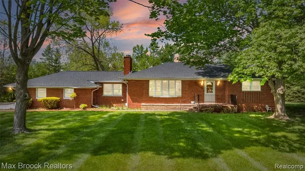 $325,000 | 30025 Vernon Drive, Southfield, MI 48025