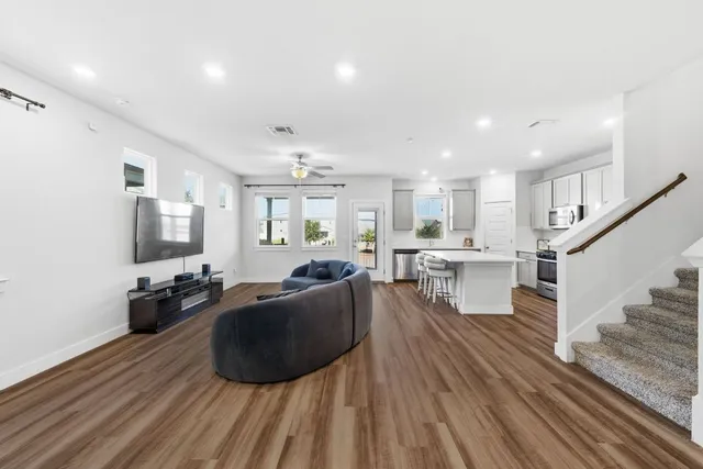 $2,400 | 7416 Travertine Spring Drive, Unit 149, Austin, TX 78744