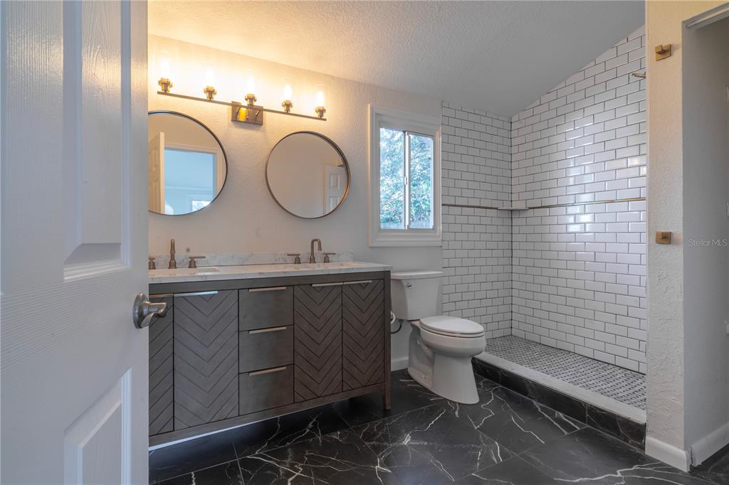 1395 Davis Road Dunedin, FL 34698 - Photo 13 of 32 Gallery Image 13