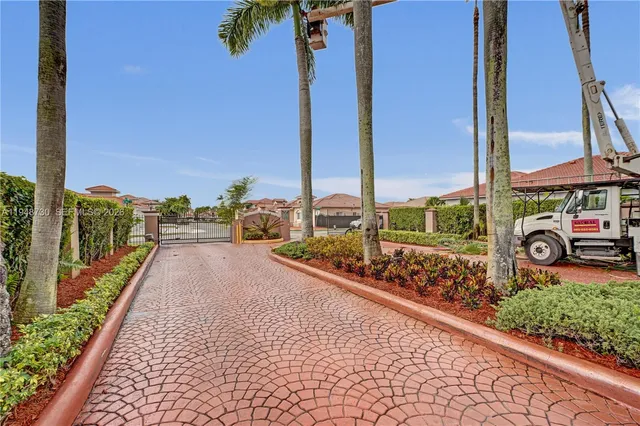 $750,000 | 5502 Southwest 162nd Place, Miami, FL 33185