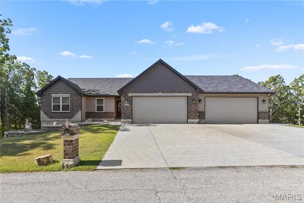 $498,900 | 9841 Ridgecrest Drive, Hillsboro, MO 63050