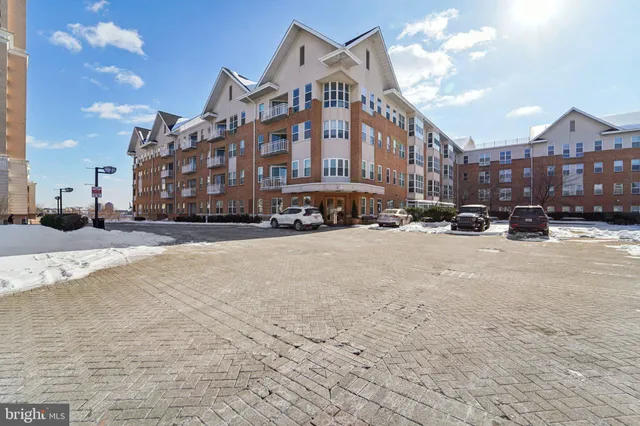 $369,000 | 23 Pierside Drive, Unit 118, Baltimore, MD 21230
