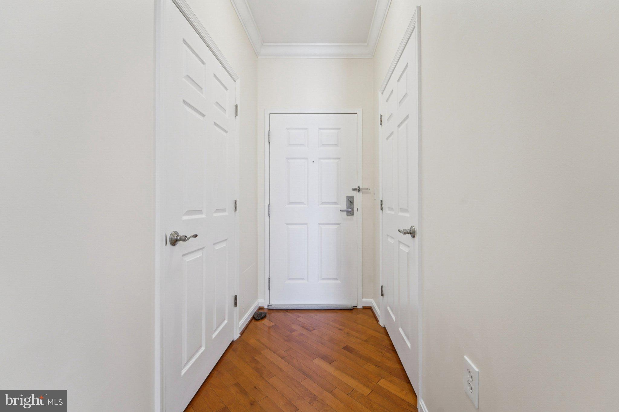 23 Pierside Drive, Unit 118 Baltimore, MD 21230 - Photo 6 of 32 a view of a hallway