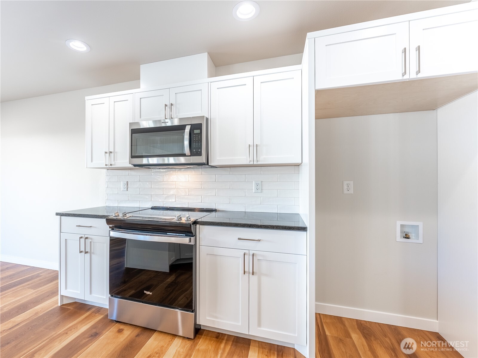 861 North Newport Loop East Wenatchee, WA 98802 - Photo 11 of 33