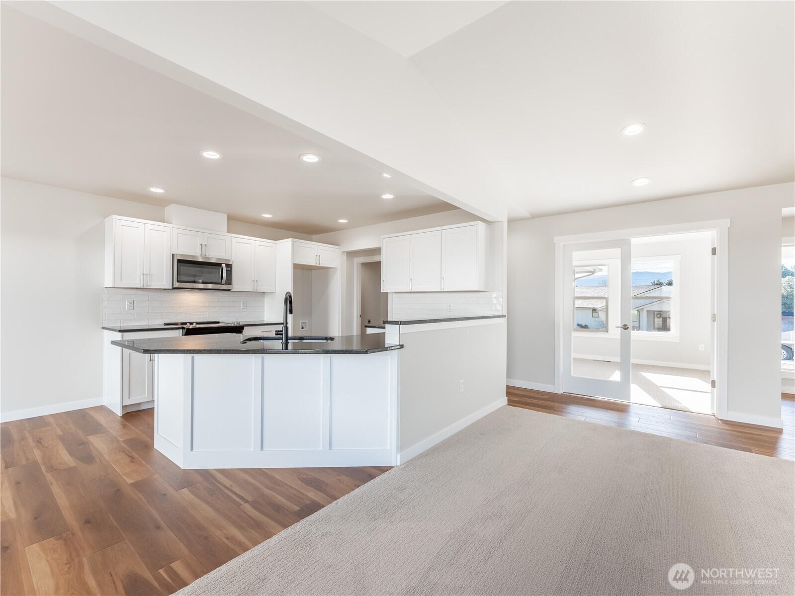 861 North Newport Loop East Wenatchee, WA 98802 - Photo 12 of 33