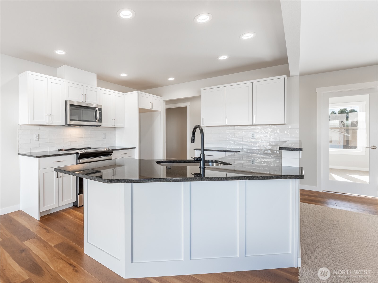 861 North Newport Loop East Wenatchee, WA 98802 - Photo 13 of 33