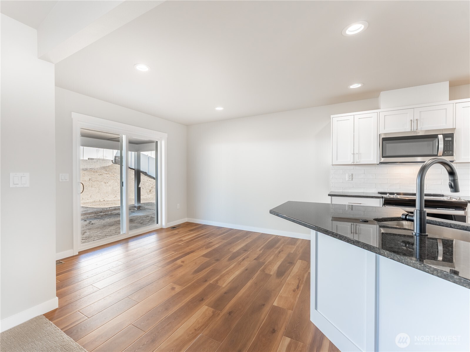 861 North Newport Loop East Wenatchee, WA 98802 - Photo 14 of 33