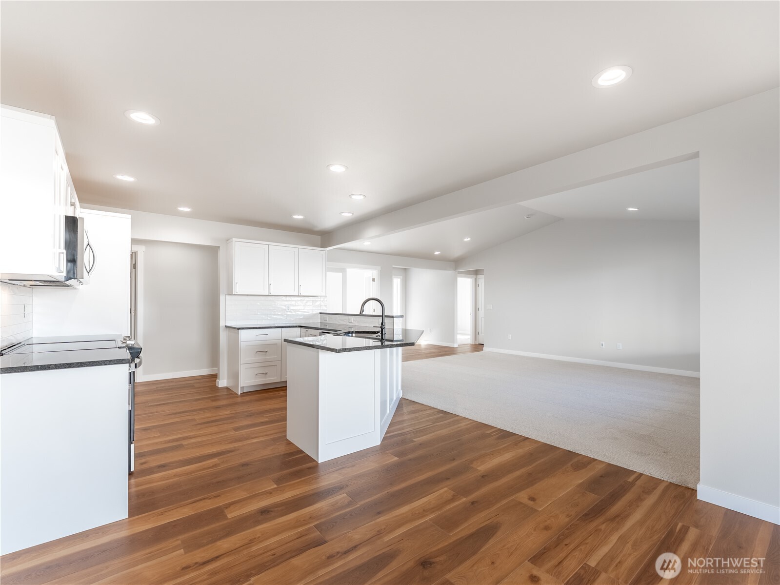 861 North Newport Loop East Wenatchee, WA 98802 - Photo 15 of 33